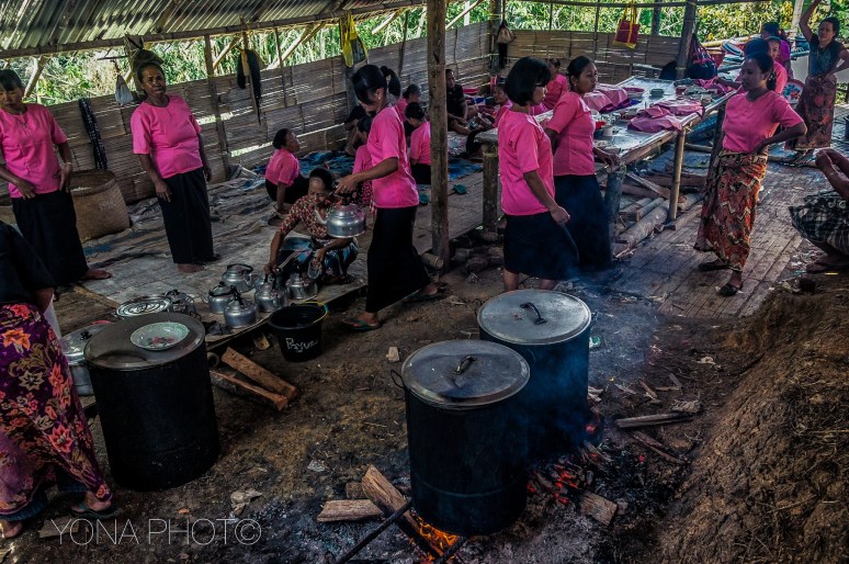 Women are preparing meals for all guests at the Torajan Funeral Ceremony